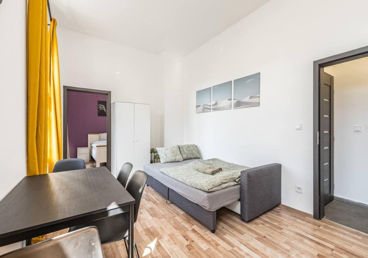 Crimson Charm Apartment Prague Exterior photo